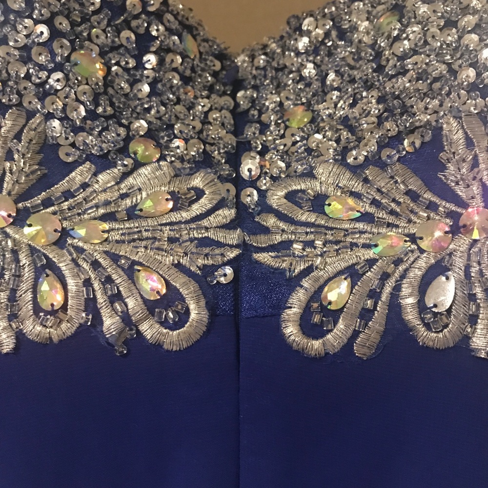 Gown - Picture 3 of 11